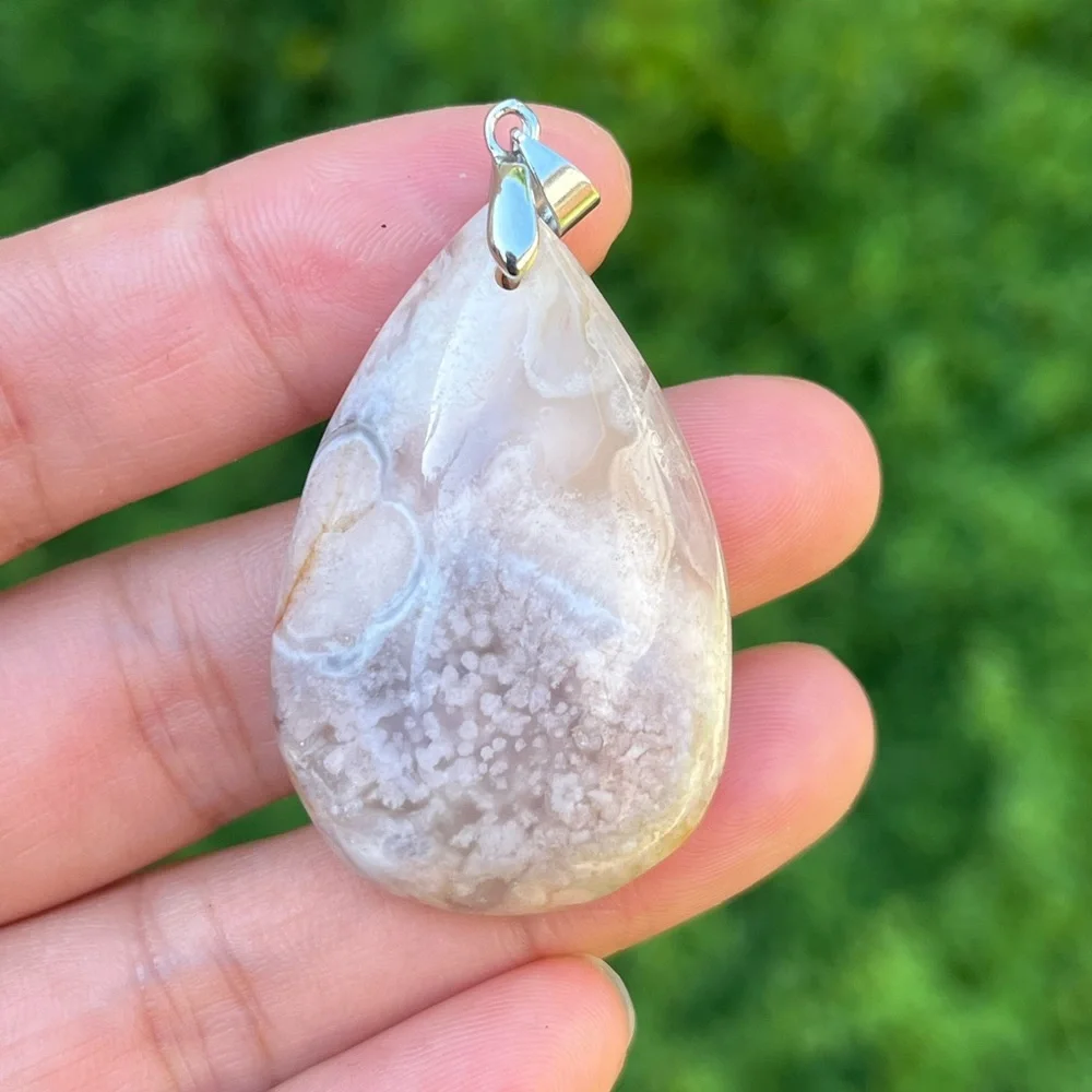 Silver‎ plated flower agate pendant